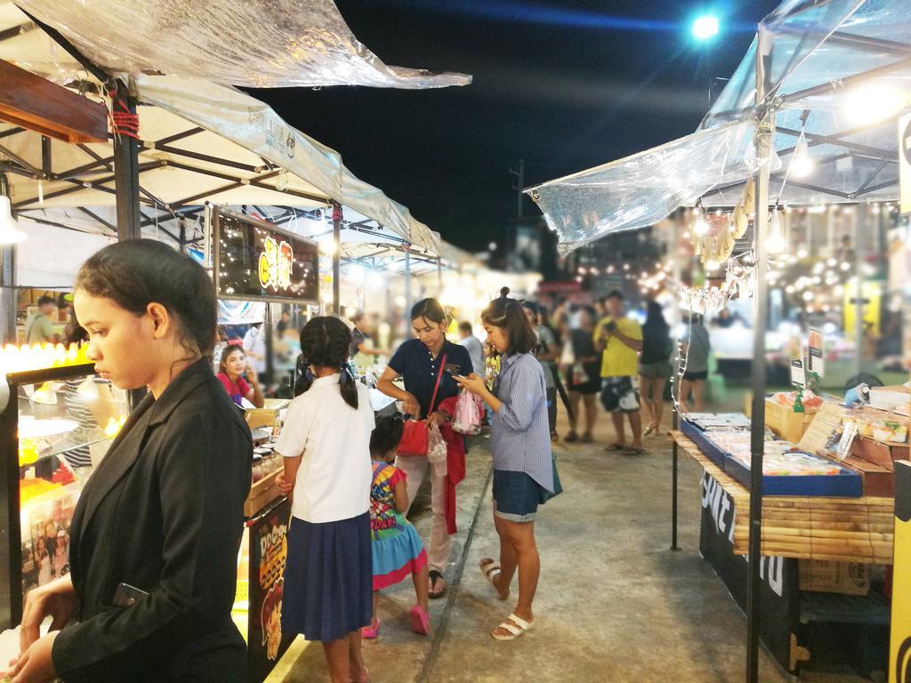 Mee Tang Nang Non Hotel Phuket Kültér fotó